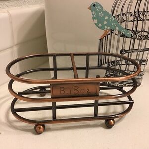 Beekman 1802 lotion and soap caddy